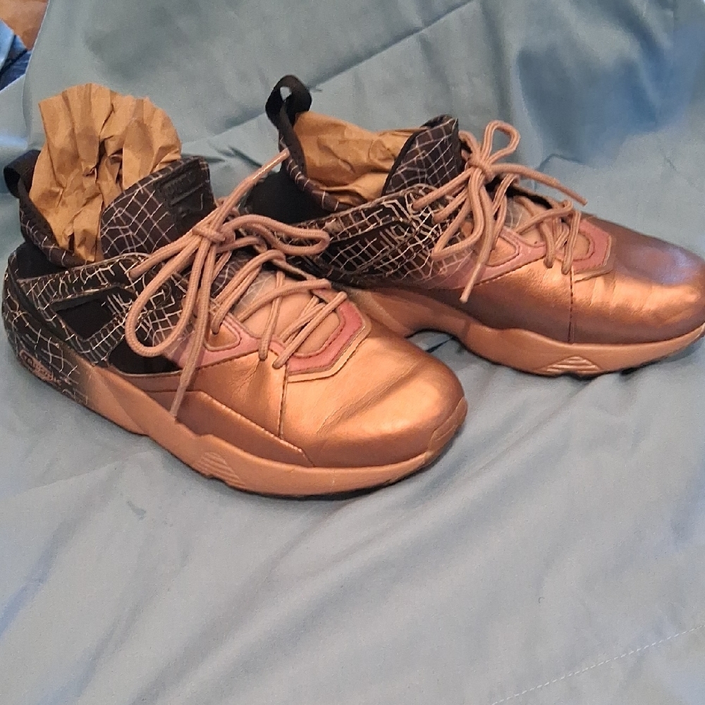 Puma Pinkish Bronze and Black Sneakers with Patterned Accents